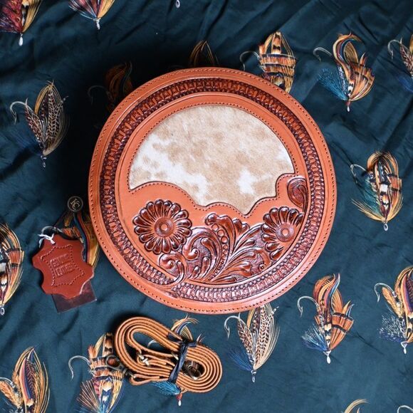 Klassy Cowgirl Medium Leather round Crossbody Bag with cowhide inlay - Picture 3 of 9